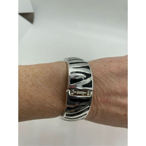 Bundle of 3 Bracelets Costume Jewelry Silver-tone - Picture 6 of 10